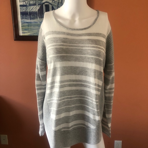 BY ARTISAN white and gray striped pullover sweater - Picture 2 of 9